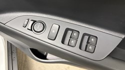 2025 (75) KIA STONIC 1.0T GDi 48V 98 3 5dr DCT 4690947