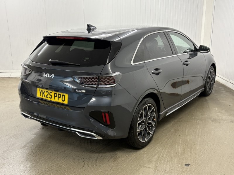 2025 (25) KIA CEED 1.5T GDi ISG 138 GT-Line 5dr 4763174