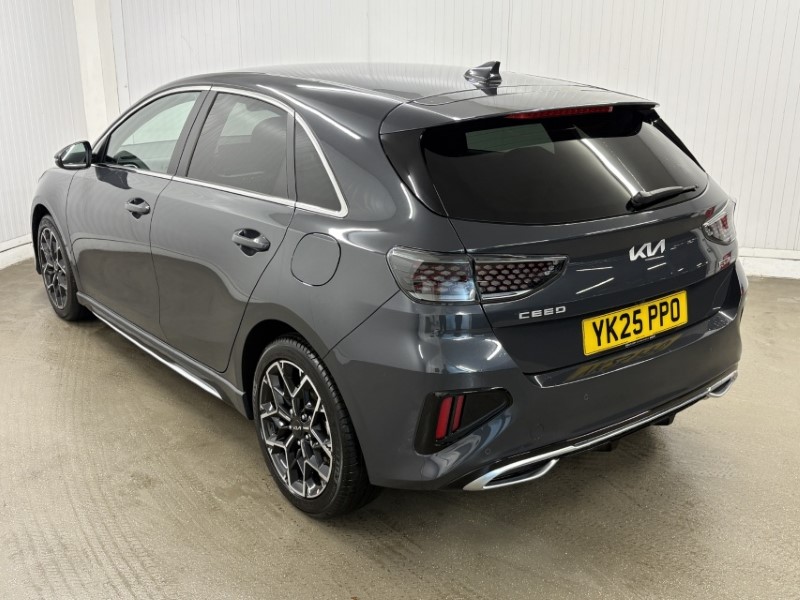 2025 (25) KIA CEED 1.5T GDi ISG 138 GT-Line 5dr 4763172
