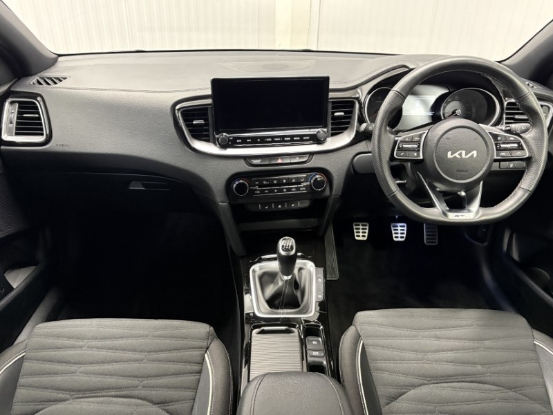 2025 (25) KIA CEED 1.5T GDi ISG 138 GT-Line 5dr 4763157