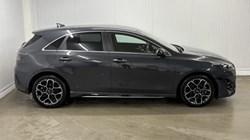 2025 (25) KIA CEED 1.5T GDi ISG 138 GT-Line 5dr 4763170