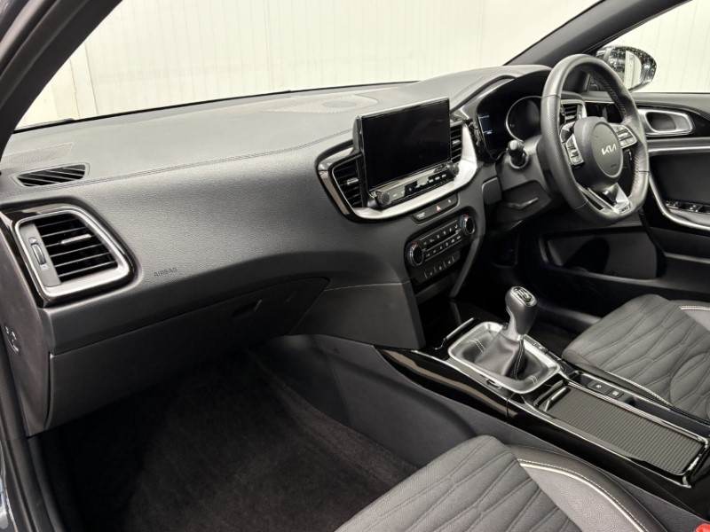 2025 (25) KIA CEED 1.5T GDi ISG 138 GT-Line 5dr 4763158