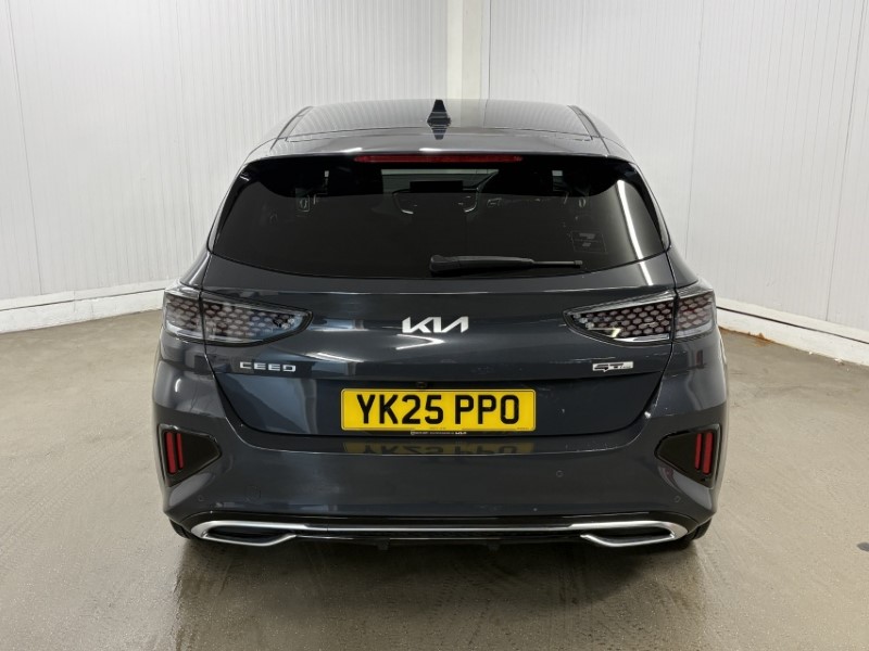 2025 (25) KIA CEED 1.5T GDi ISG 138 GT-Line 5dr 4763173