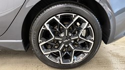 2025 (25) KIA CEED 1.5T GDi ISG 138 GT-Line 5dr 4763178