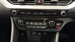 2021 (21) KIA NIRO 1.6 GDi Hybrid 2 5dr DCT 4854250