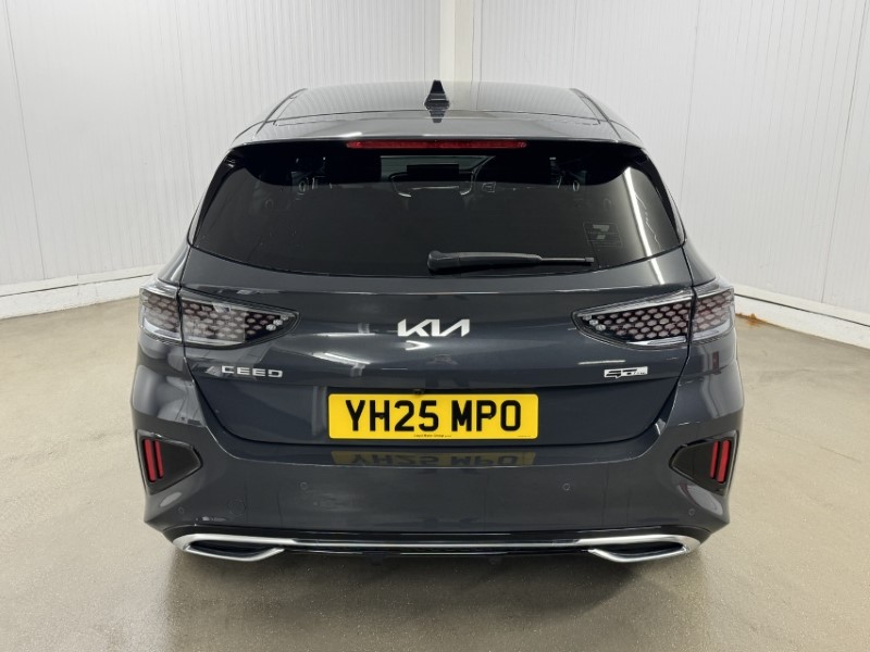 2025 (25) KIA CEED 1.5T GDi ISG 138 GT-Line 5dr DCT 4856696