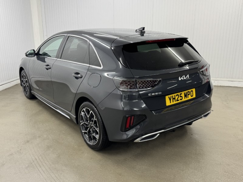 2025 (25) KIA CEED 1.5T GDi ISG 138 GT-Line 5dr DCT 4856709