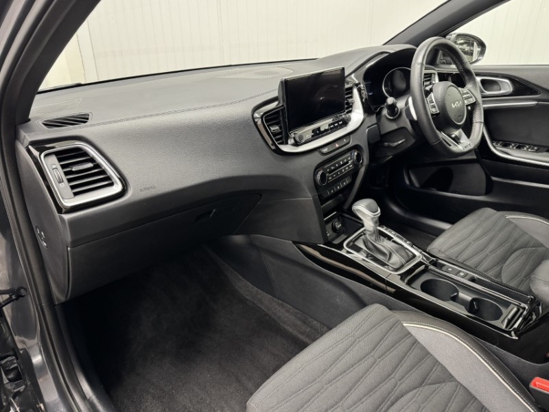 2025 (25) KIA CEED 1.5T GDi ISG 138 GT-Line 5dr DCT 4856699