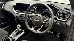 2025 (25) KIA CEED 1.5T GDi ISG 138 GT-Line 5dr DCT 4837822