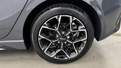 2025 (25) KIA CEED 1.5T GDi ISG 138 GT-Line 5dr DCT 4864697