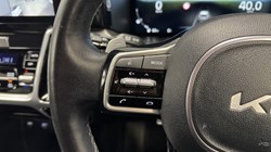 2023 (73) KIA SORENTO 1.6 T-GDi HEV Edition 5dr Auto 4913043