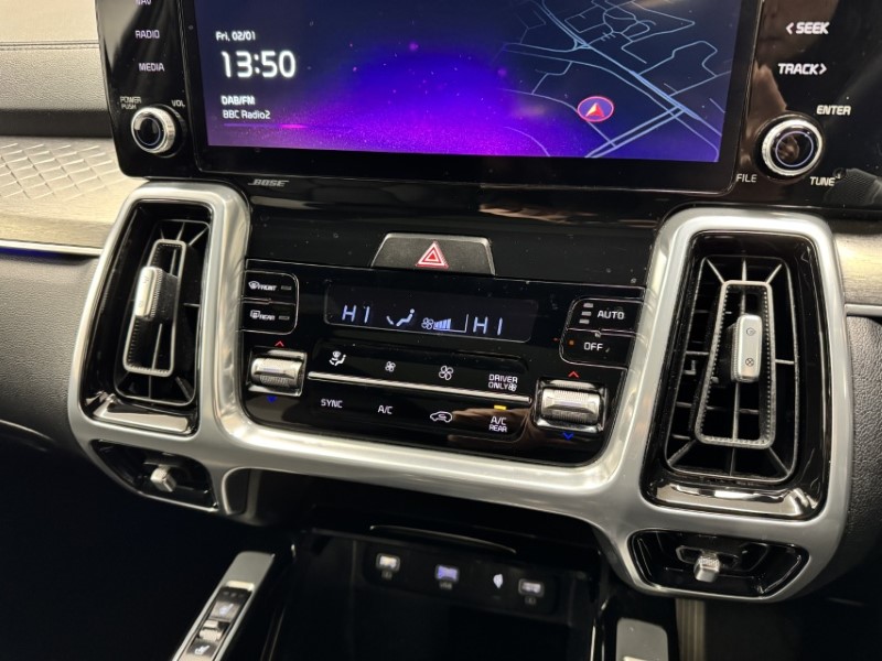 2023 (73) KIA SORENTO 1.6 T-GDi HEV Edition 5dr Auto 4913025