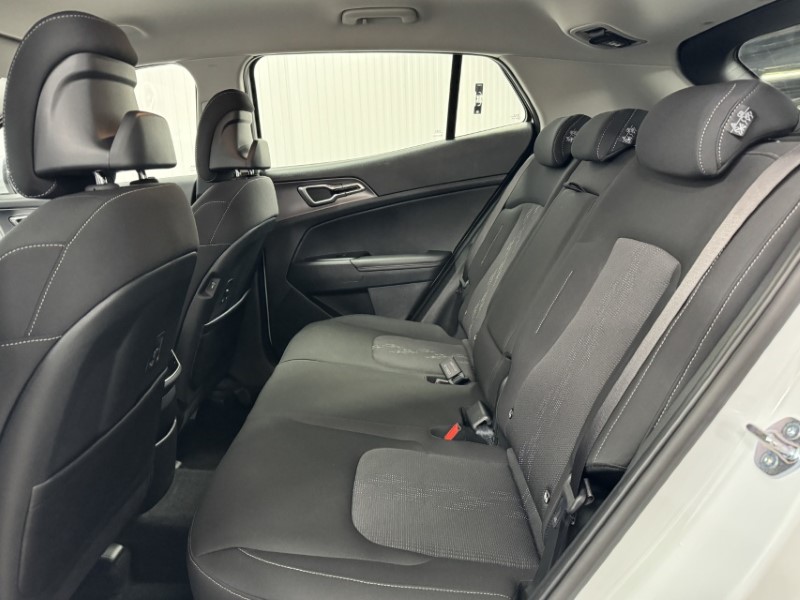 2025 (75) KIA SPORTAGE 1.6T GDi HEV Pure 5dr Auto 4895133