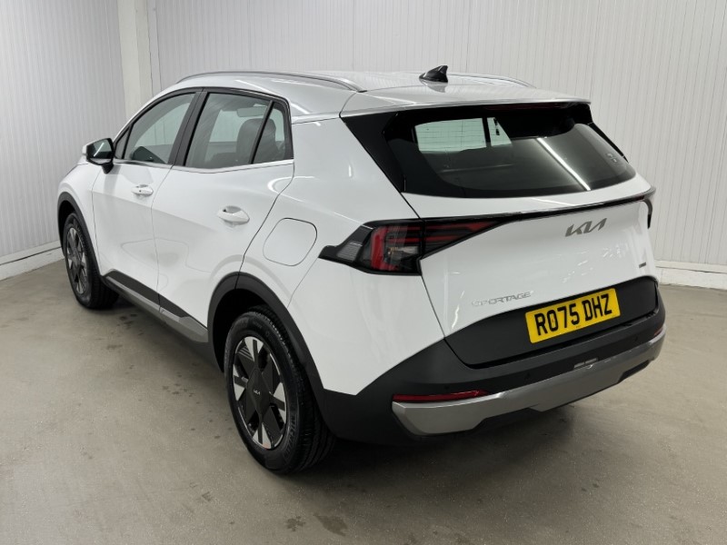 2025 (75) KIA SPORTAGE 1.6T GDi HEV Pure 5dr Auto 4895126