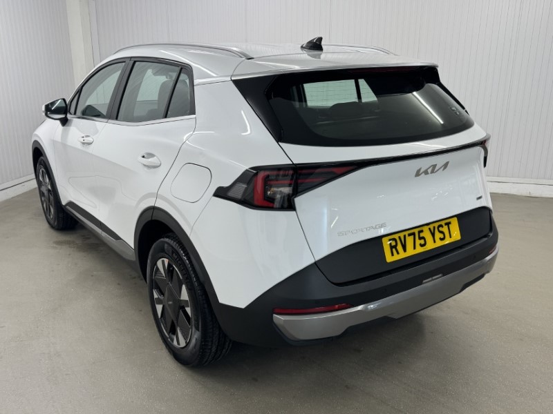 2025 (75) KIA SPORTAGE 1.6T GDi HEV Pure 5dr Auto 4916372