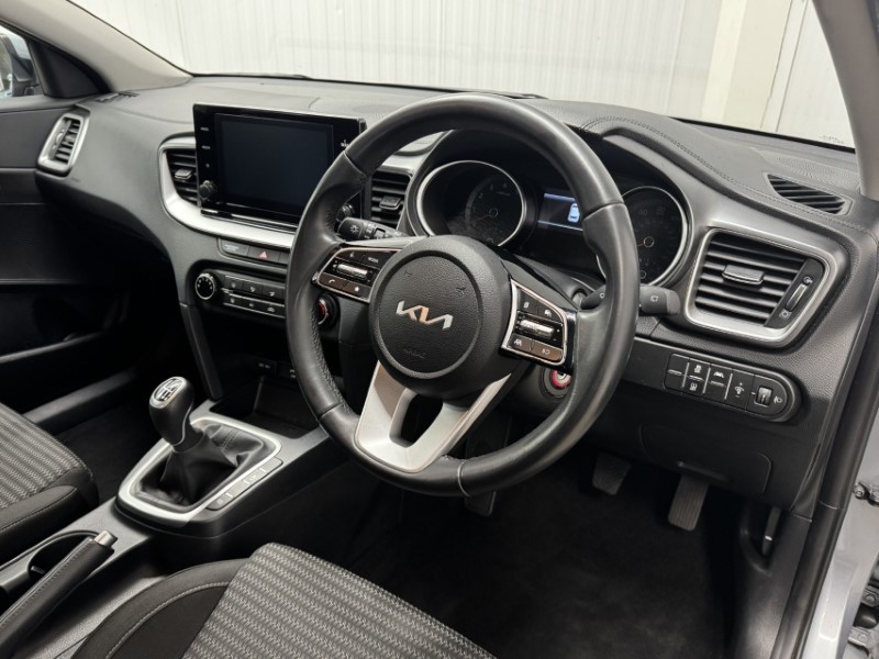 2023 (23) KIA CEED 1.5T GDi ISG 2 5dr 4948013