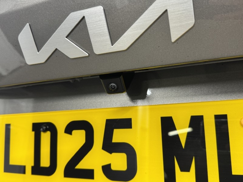 2025 (25) KIA SORENTO 1.6 T-GDi HEV 3 5dr Auto 4950973