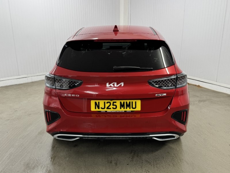 2025 (25) KIA CEED 1.5T GDi ISG 138 GT-Line 5dr DCT 4978301