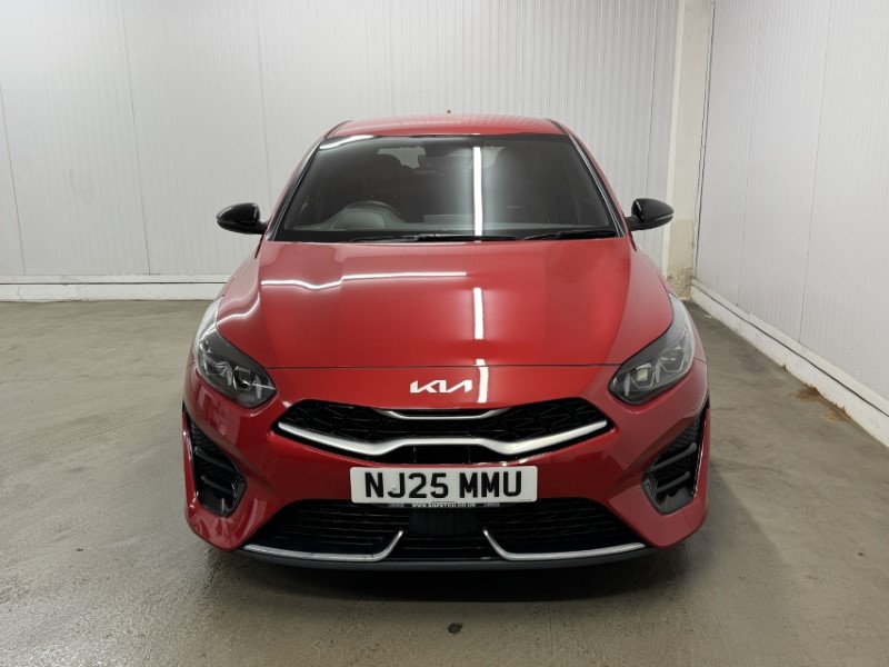 2025 (25) KIA CEED 1.5T GDi ISG 138 GT-Line 5dr DCT 4978308