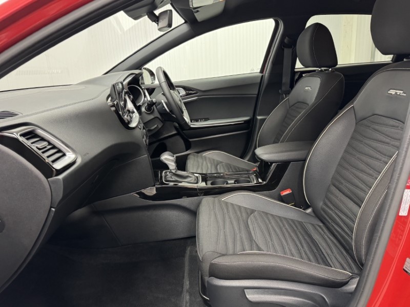 2025 (25) KIA CEED 1.5T GDi ISG 138 GT-Line 5dr DCT 4957826