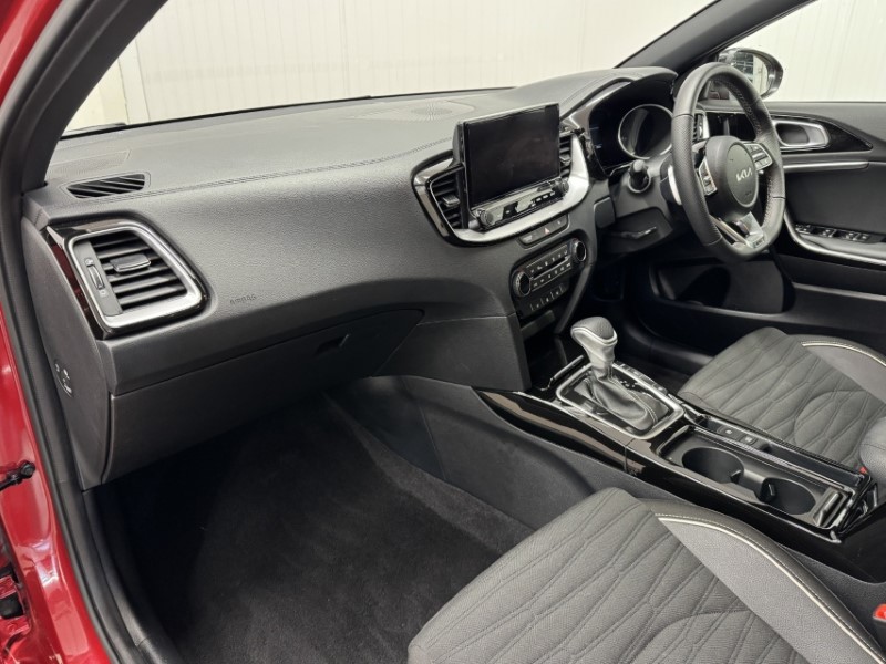 2025 (25) KIA CEED 1.5T GDi ISG 138 GT-Line 5dr DCT 4957825