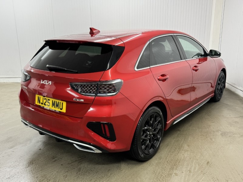 2025 (25) KIA CEED 1.5T GDi ISG 138 GT-Line 5dr DCT 4978302