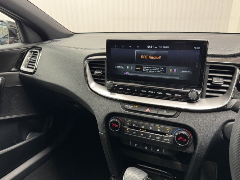 2025 (25) KIA CEED 1.5T GDi ISG 138 GT-Line 5dr DCT 4957832