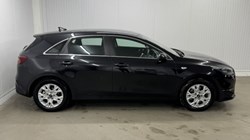 2025 (25) KIA CEED 1.5T GDi ISG 138 2 5dr 4989994