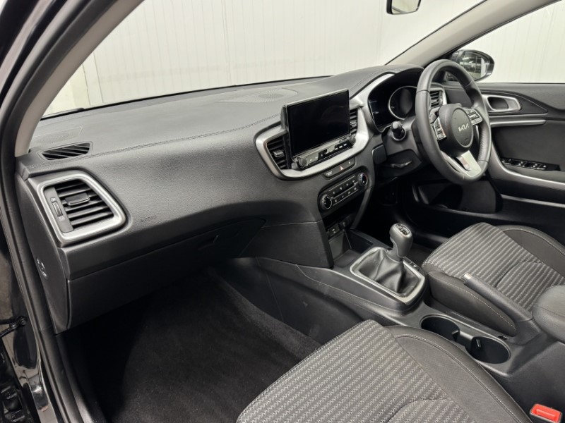 2025 (25) KIA CEED 1.5T GDi ISG 138 2 5dr 4989979