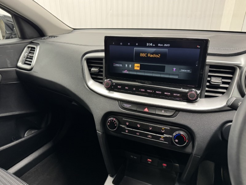 2025 (25) KIA CEED 1.5T GDi ISG 138 2 5dr 4989983