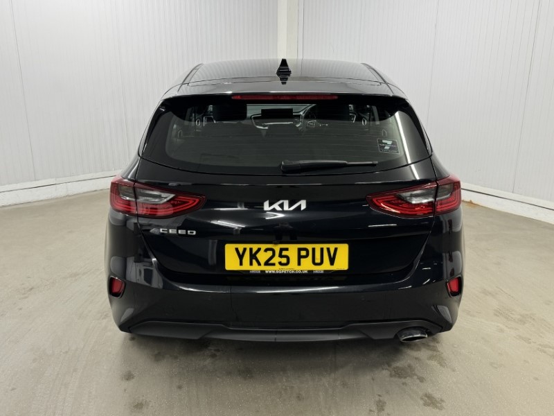 2025 (25) KIA CEED 1.5T GDi ISG 138 2 5dr 4989970