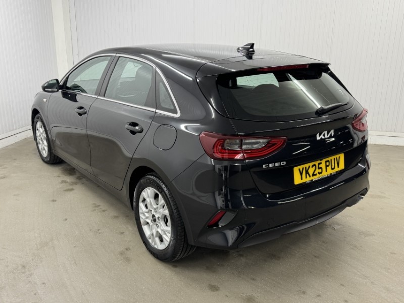 2025 (25) KIA CEED 1.5T GDi ISG 138 2 5dr 4989969