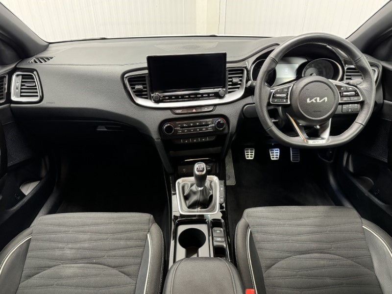 2025 (25) KIA CEED 1.5T GDi ISG 138 GT-Line 5dr 4988323