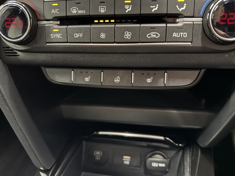 2025 (25) KIA CEED 1.5T GDi ISG 138 GT-Line 5dr 4988333