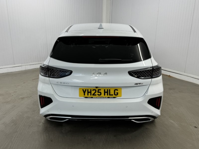2025 (25) KIA CEED 1.5T GDi ISG 138 GT-Line 5dr 4988315