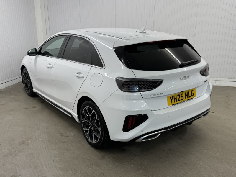 2025 (25) KIA CEED 1.5T GDi ISG 138 GT-Line 5dr 4988314