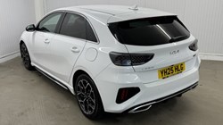 2025 (25) KIA CEED 1.5T GDi ISG 138 GT-Line 5dr 4988314