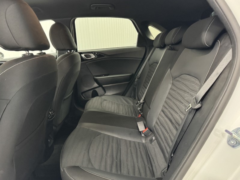 2025 (25) KIA CEED 1.5T GDi ISG 138 GT-Line 5dr 4988321