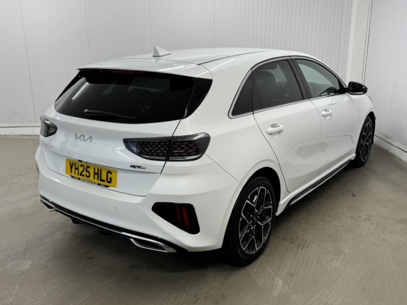 2025 (25) KIA CEED 1.5T GDi ISG 138 GT-Line 5dr 4988316
