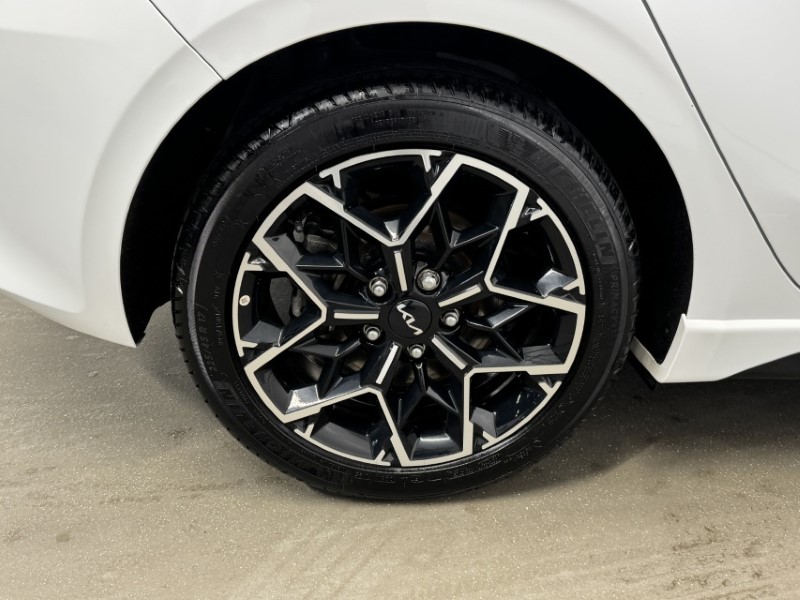 2025 (25) KIA CEED 1.5T GDi ISG 138 GT-Line 5dr 4988317