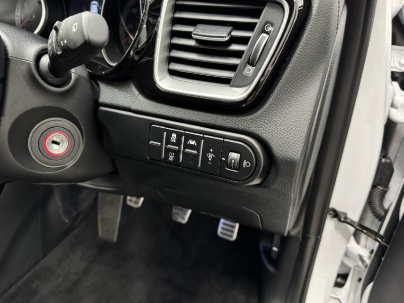2025 (25) KIA CEED 1.5T GDi ISG 138 GT-Line 5dr 4988329
