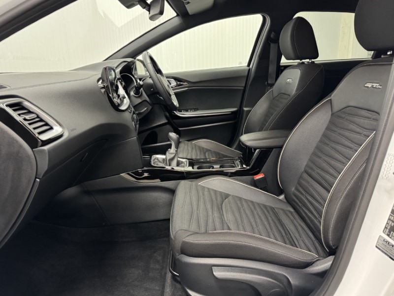 2025 (25) KIA CEED 1.5T GDi ISG 138 GT-Line 5dr 4988325