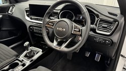 2025 (25) KIA CEED 1.5T GDi ISG 138 GT-Line 5dr 4988327