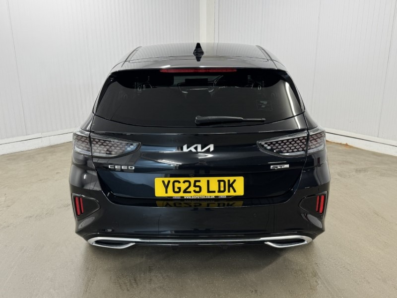 2025 (25) KIA CEED 1.5T GDi ISG 138 GT-Line 5dr 5010803
