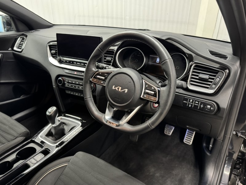 2025 (25) KIA CEED 1.5T GDi ISG 138 GT-Line 5dr 5010789