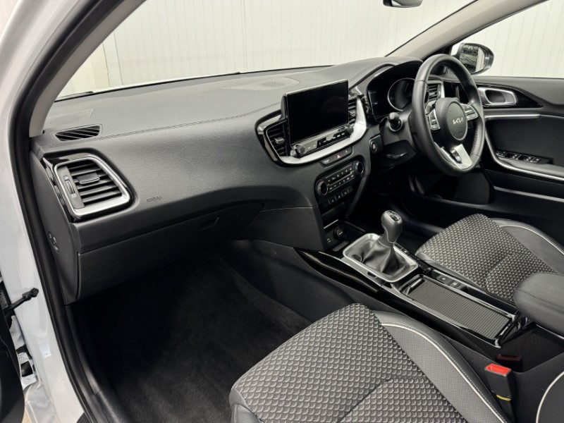 2025 (25) KIA CEED 1.5T GDi ISG 138 3 5dr 5017009