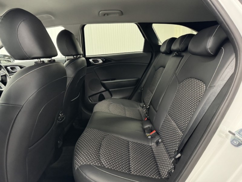 2025 (25) KIA CEED 1.5T GDi ISG 138 3 5dr 5016989