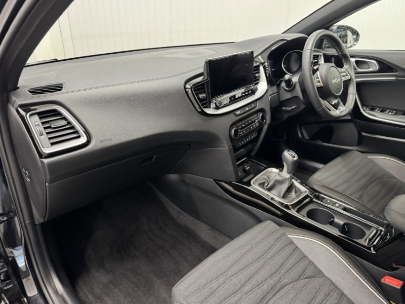 2025 (25) KIA CEED 1.5T GDi ISG 138 GT-Line 5dr 5009947