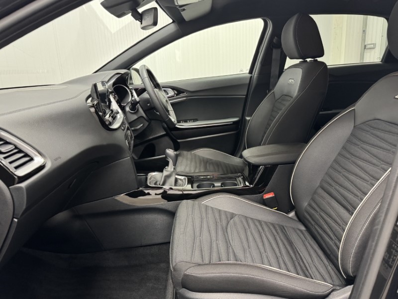 2025 (25) KIA CEED 1.5T GDi ISG 138 GT-Line 5dr 5009948