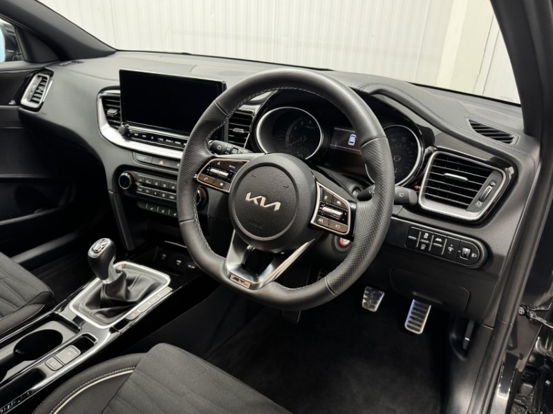 2025 (25) KIA CEED 1.5T GDi ISG 138 GT-Line 5dr 5009950
